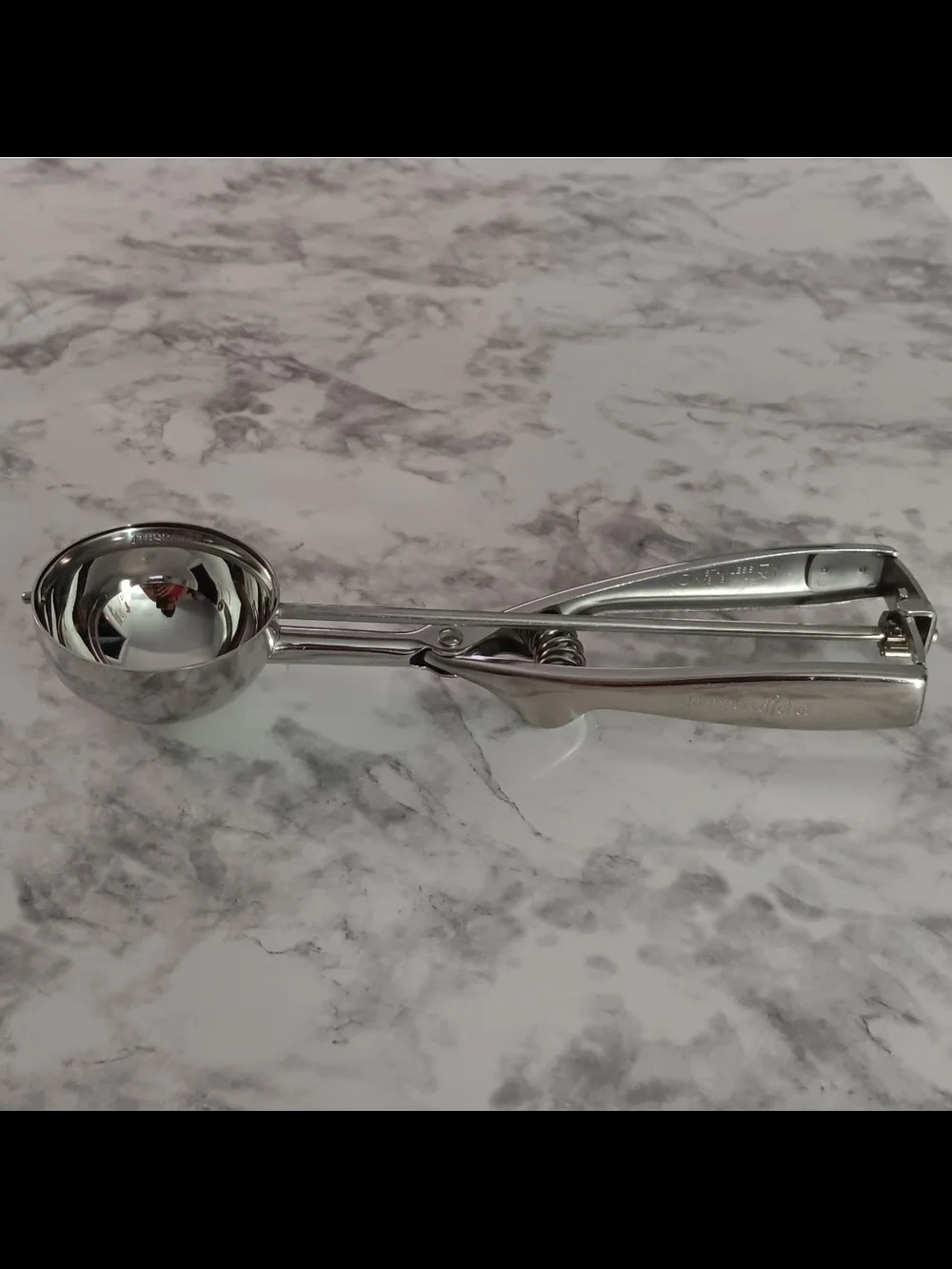 Authentic Pampered Chef Extra Large Scoop — RETIRED